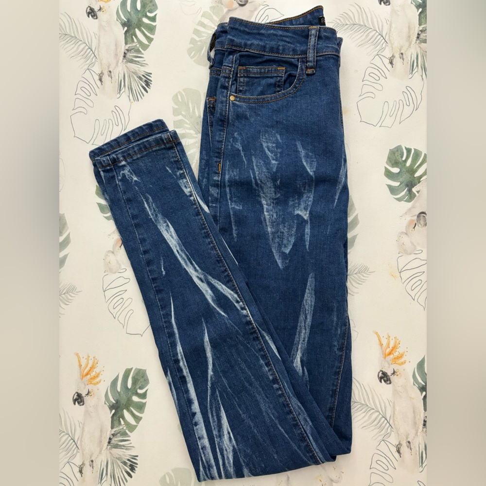 High waisted jeans